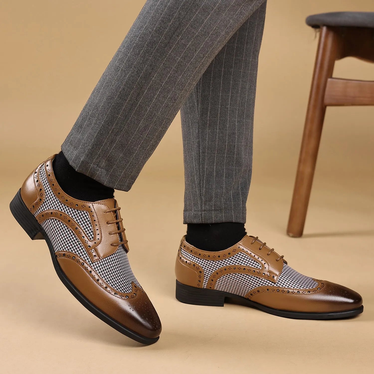 Men's black houndstooth plaid canvas casual shoes with a rubber sole and square toe.
