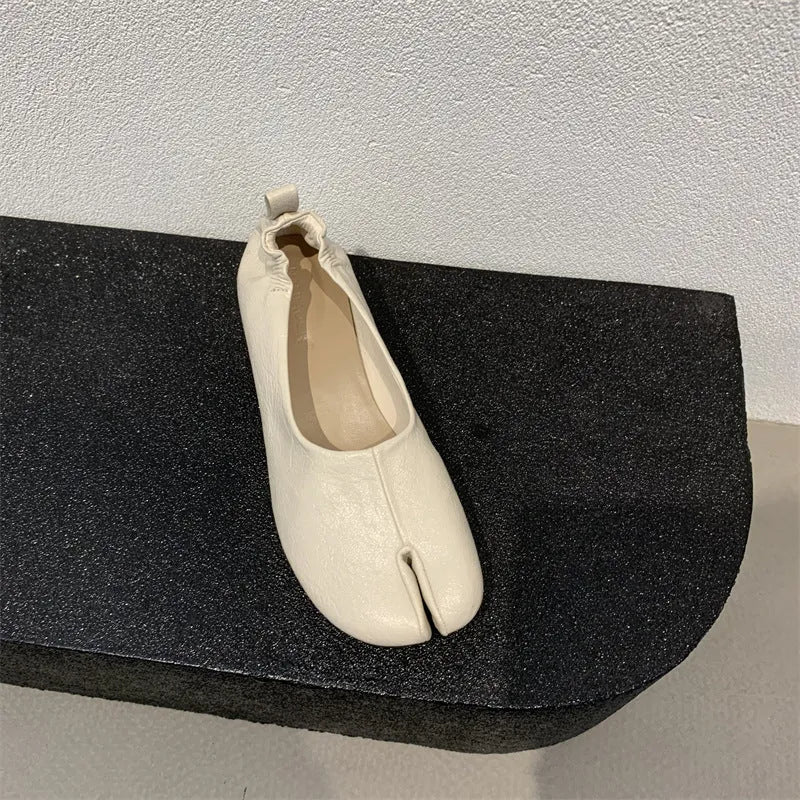 Women's black chunky heel pumps with a rounded toe and split toe horseshoe pea detail.