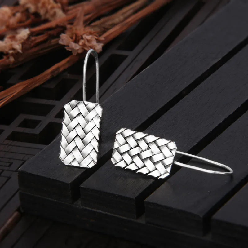 Geometric diamond plaid earrings in 925 silver measuring 17.5mm by 11mm