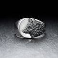 Men's silver geometric wolf head alloy ring in a retro dominating style.