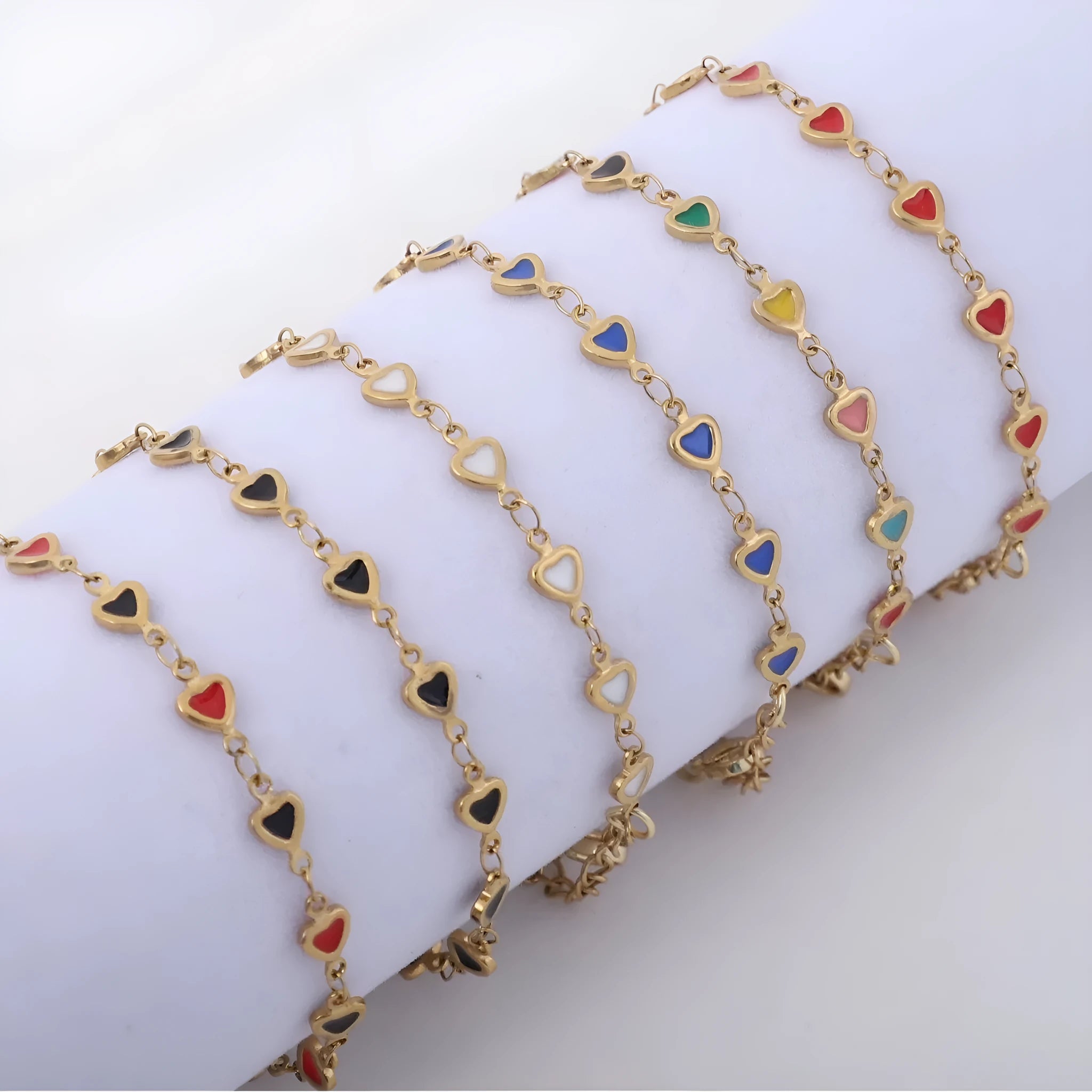 Stainless steel heart bracelet with 18K gold vacuum plating in choice of colours on a 17+5cm chain.