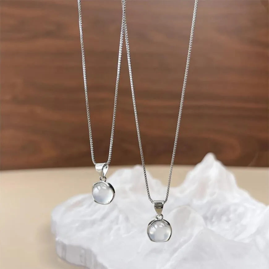 Korean-style oval pendant necklace with geometric design and adjustable 21-50cm chain