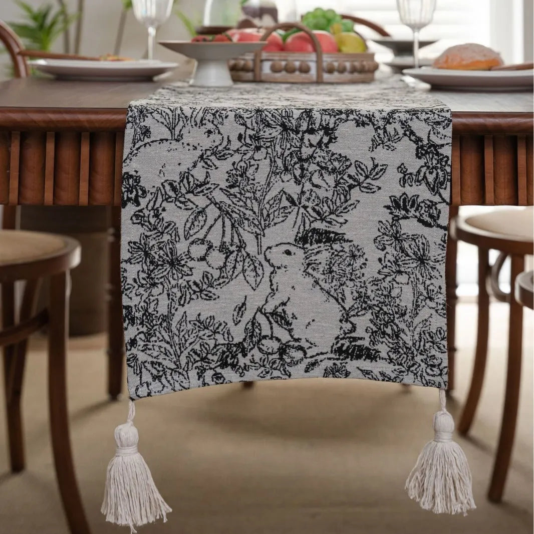 American-style beige jacquard table runner with floral pattern and long tassel trim decoration