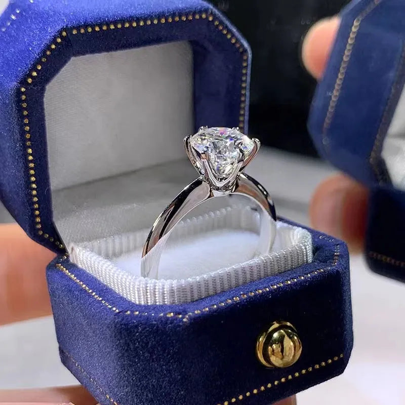 White gold plated women's ring with six-claw set zircon stone in geometric design