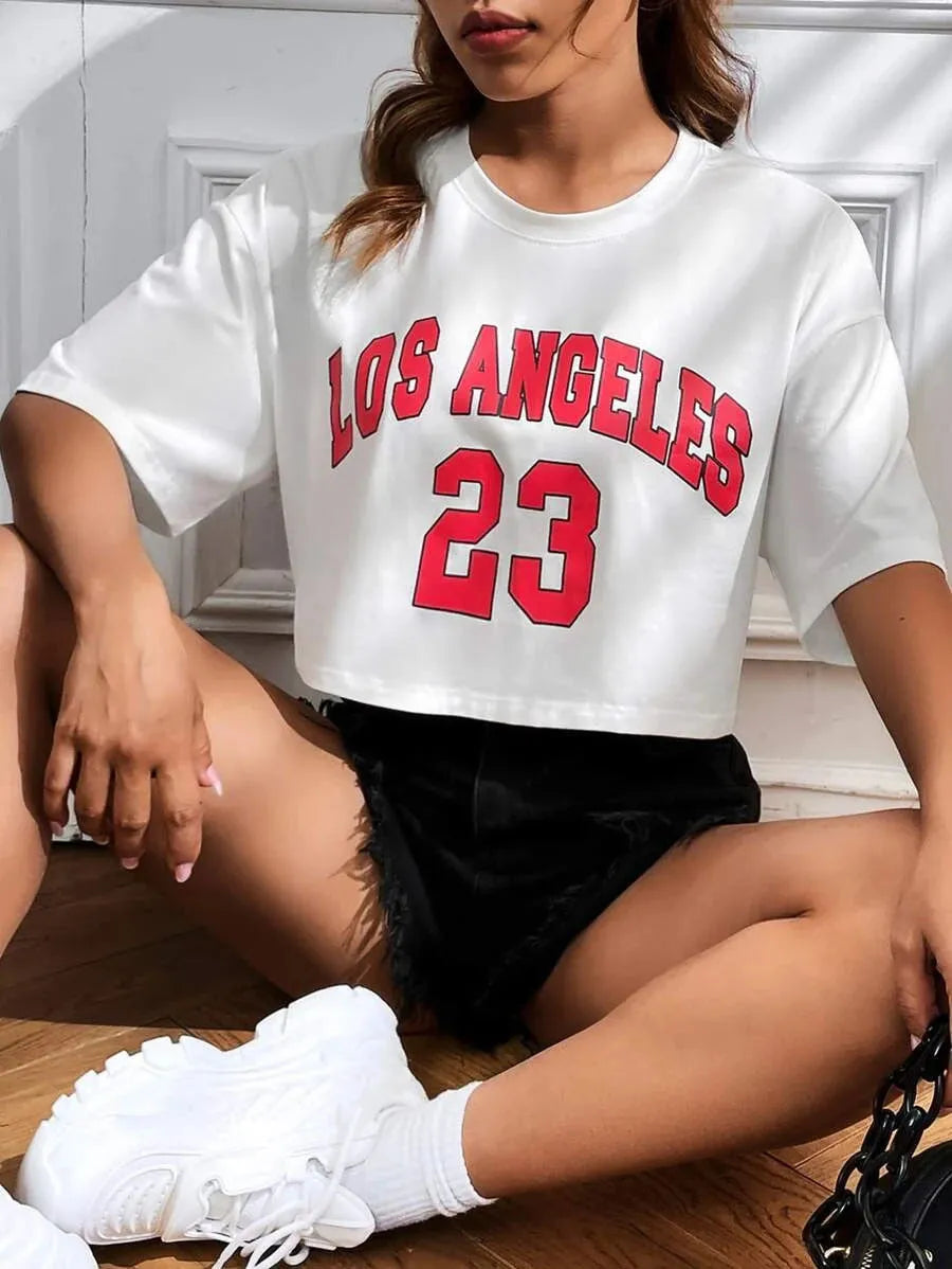 Personalised black and white cotton t-shirt with English letters in a loose Japanese Korean casual style with exposed navel