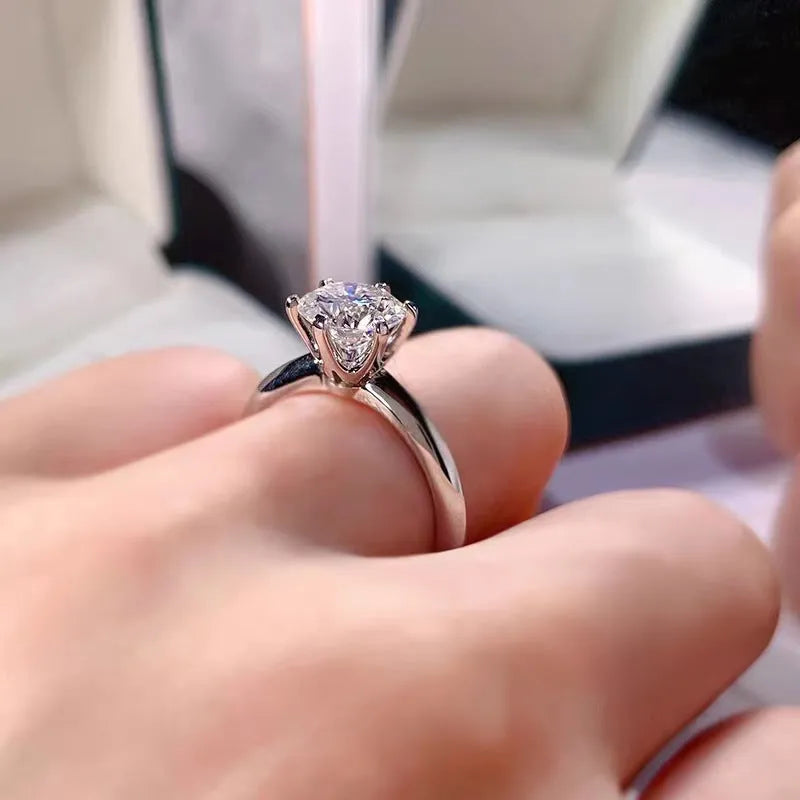 White gold plated women's ring with six-claw set zircon stone in geometric design