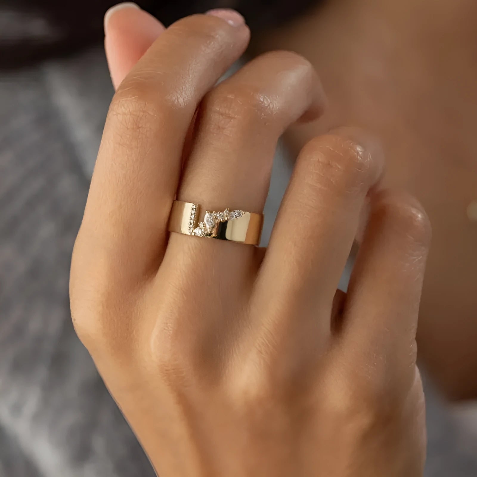 Gold-colour women's ring with shining zircon stone on copper base