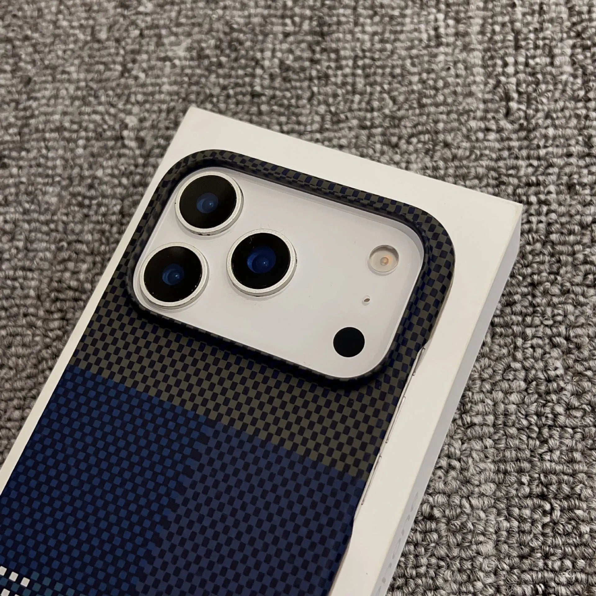 Carbon fiber kevlar magnetic gradient phone case for iPhone 17 Pro Max with plaid pattern in Sunset Gold.