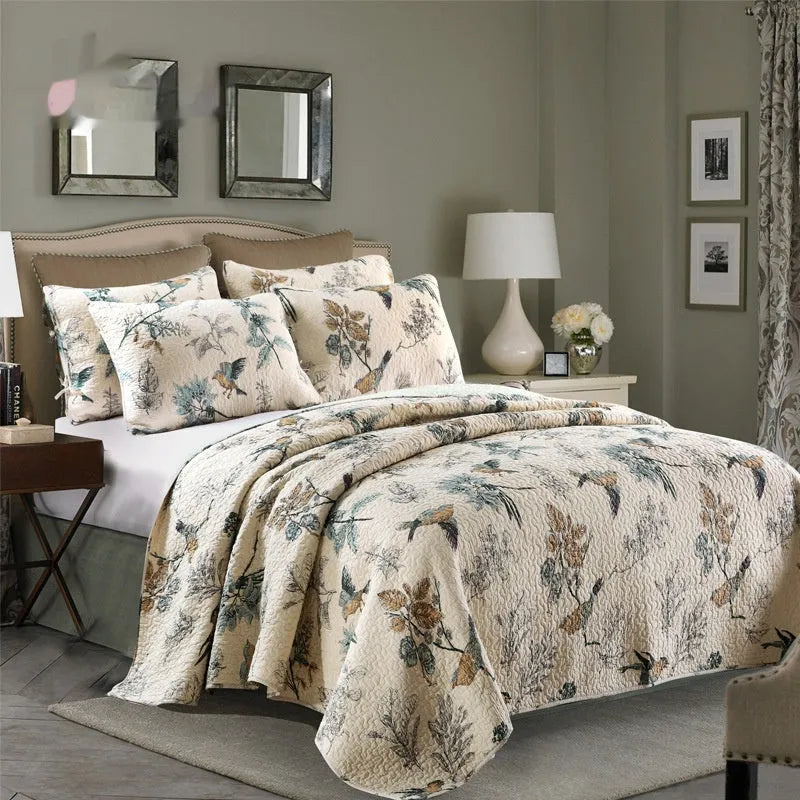 Quilted pure cotton bed cover set with printed pattern including bedspread and two pillowcases