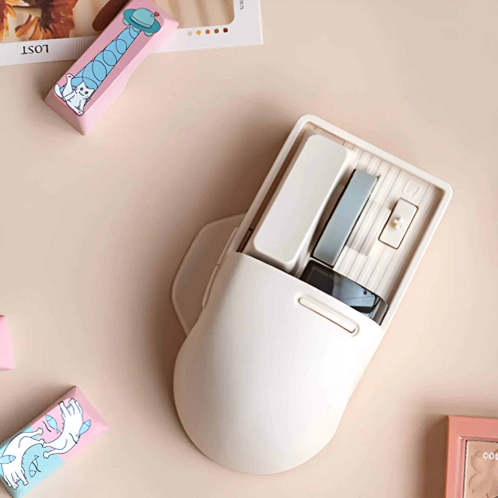 Xiaoqiao wireless computer mouse with ergonomic shape and seven buttons in tofu colour finish