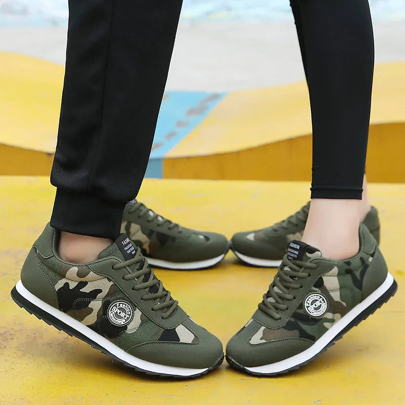 Camouflage pattern suede sports running shoes with low-top design and mesh lining