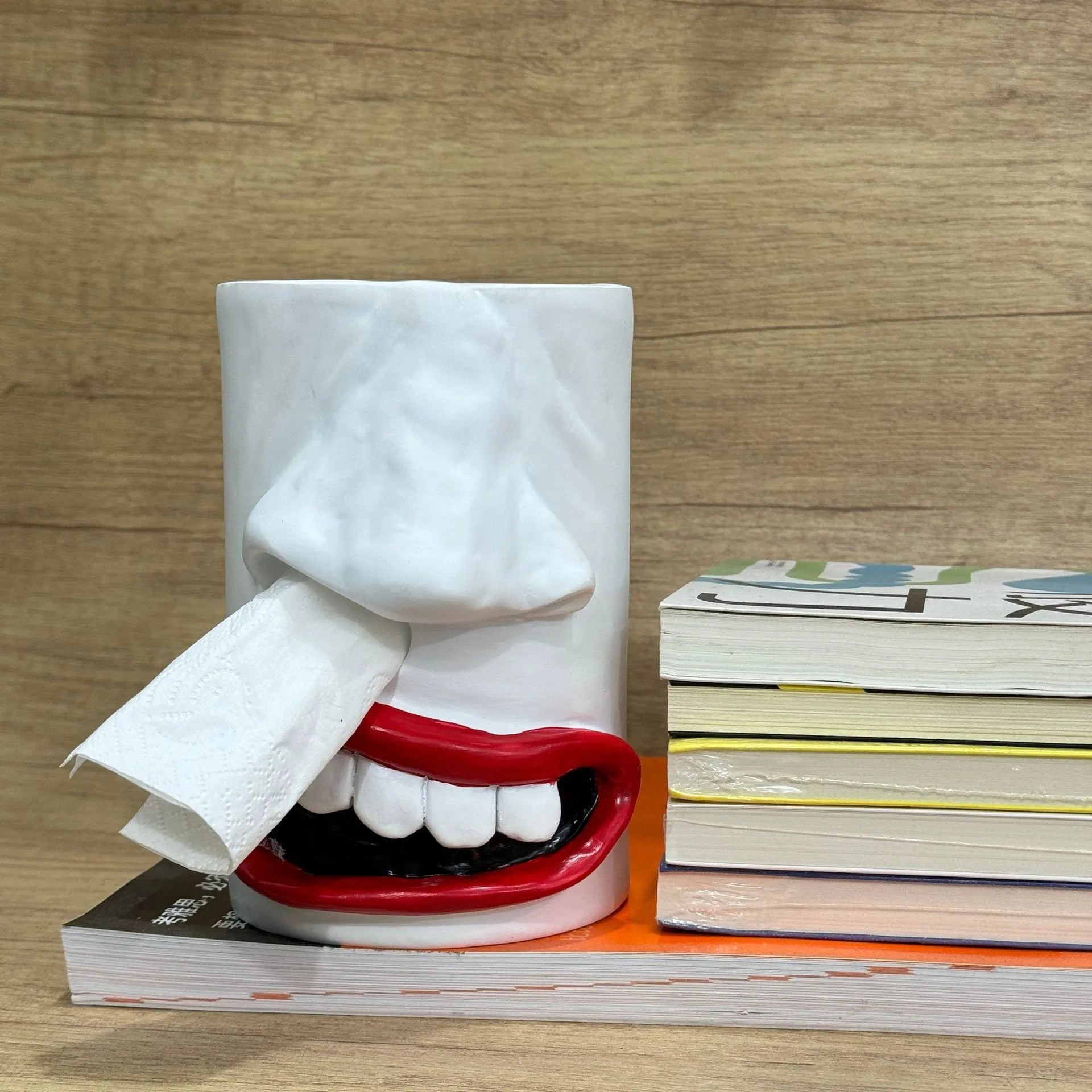Funny American style resin tissue box desktop ornament measuring 8.5cm by 14.6cm