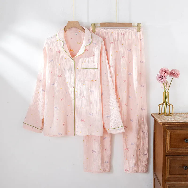 Women's cotton pajama set with long sleeves and trousers in lightweight crepe fabric
