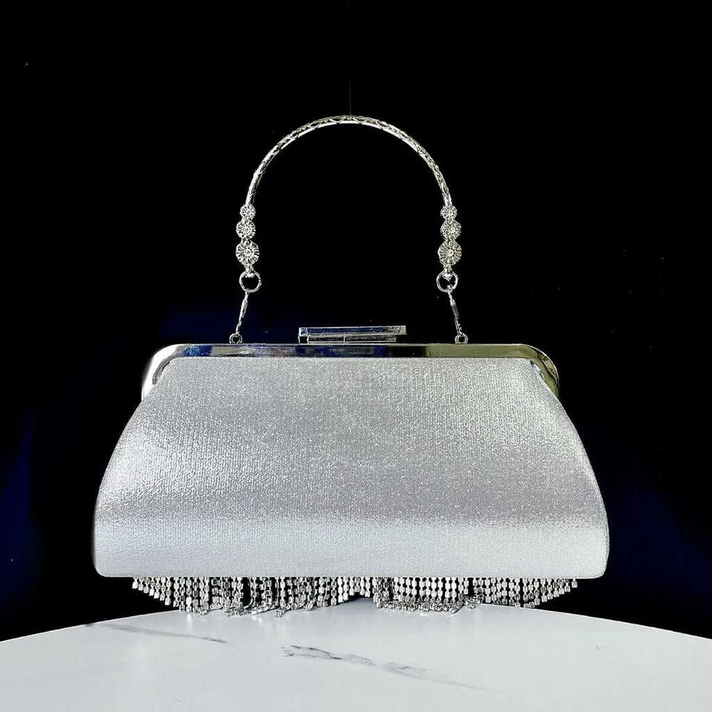 New tassel shell-shaped polyester banquet bag in silver with chain detail for evening events