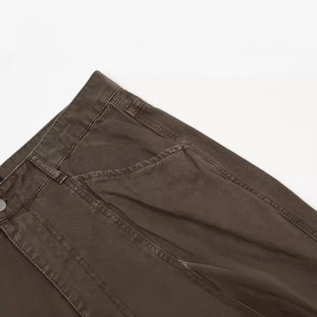 Men's loose straight-leg cotton trousers in brown colour with a high waist and wide leg opening.
