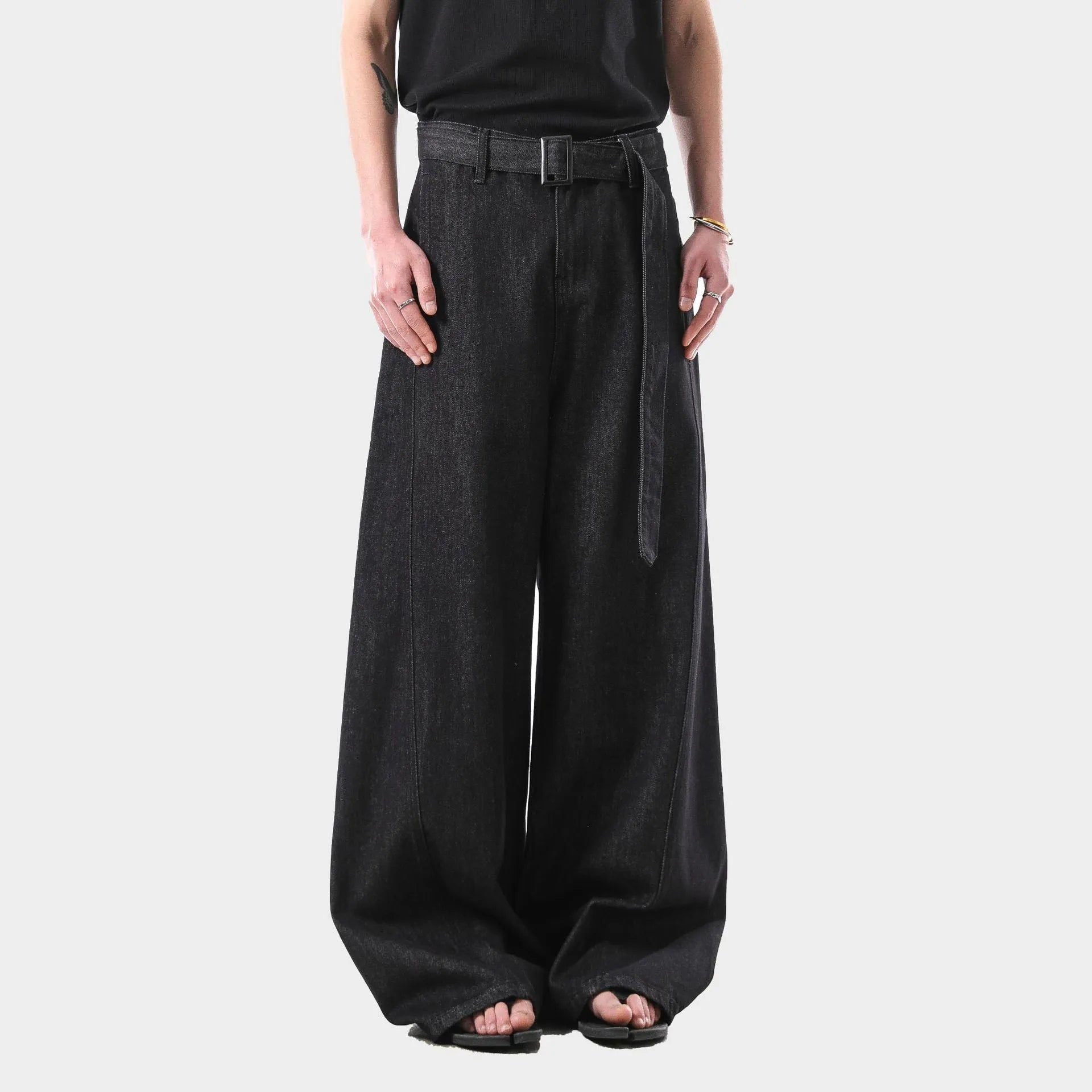 Black high-waist straight-leg jeans with a retro gold wash detail on a mannequin.