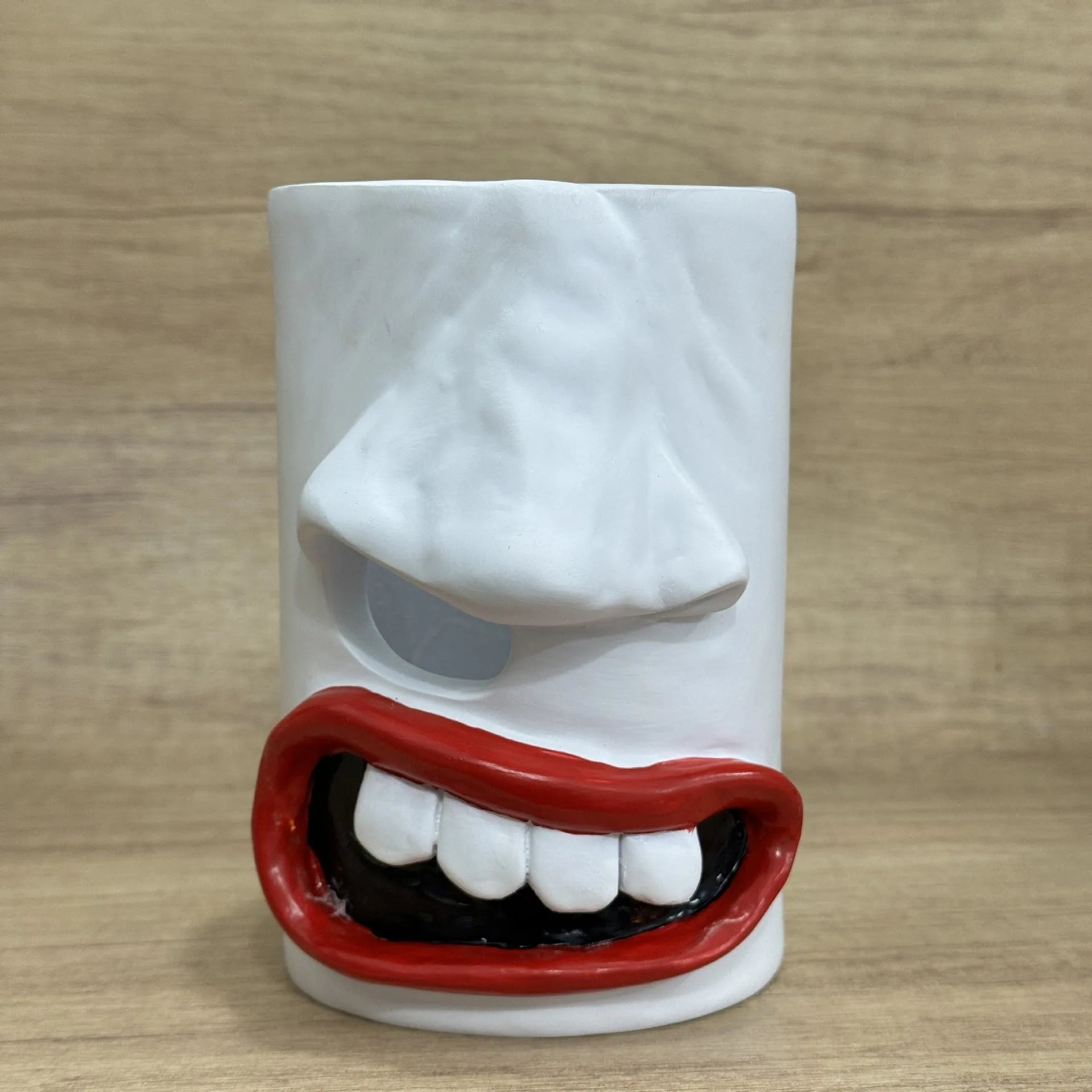 Funny American style resin tissue box desktop ornament measuring 8.5cm by 14.6cm