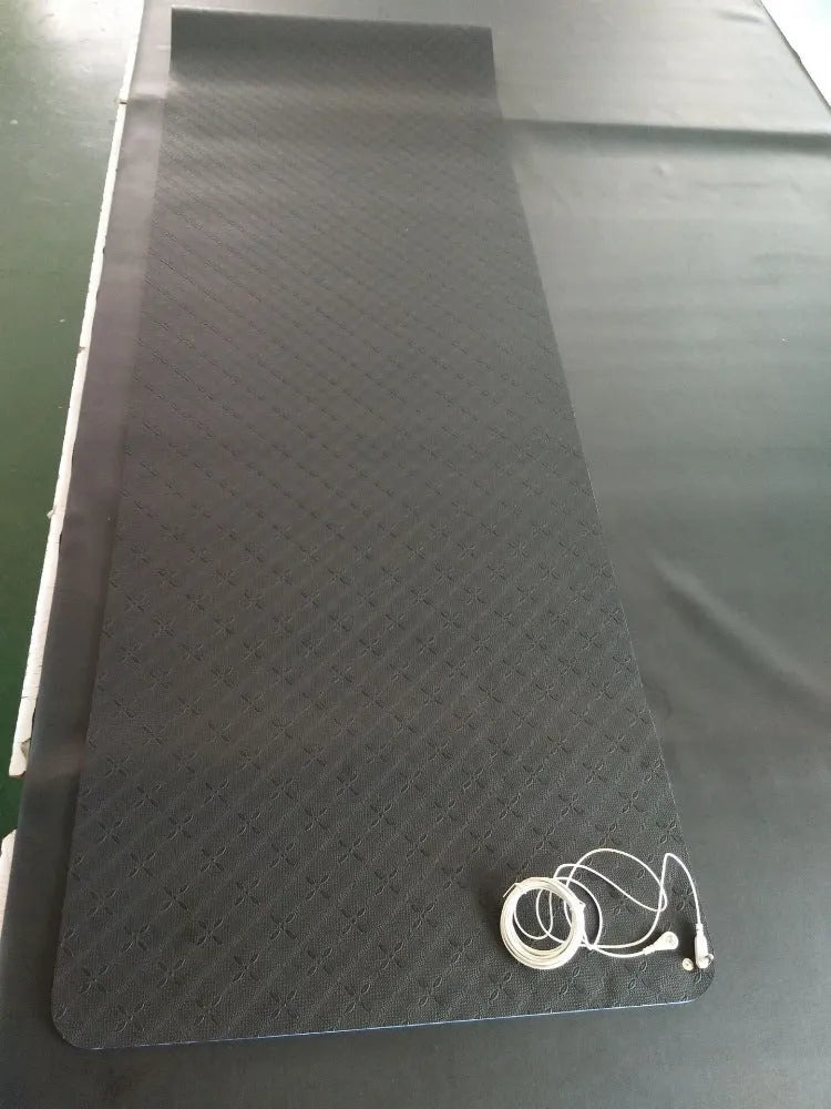 Blue conductive yoga mat with floral pattern, showing grounding wire and non-slip texture, dimensions 182x61cm.