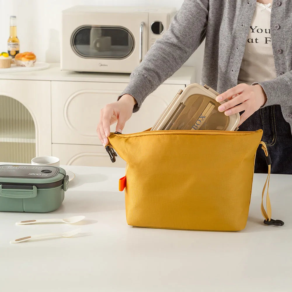 Japanese style insulated lunch bag in Oxford cloth with thermal storage functions