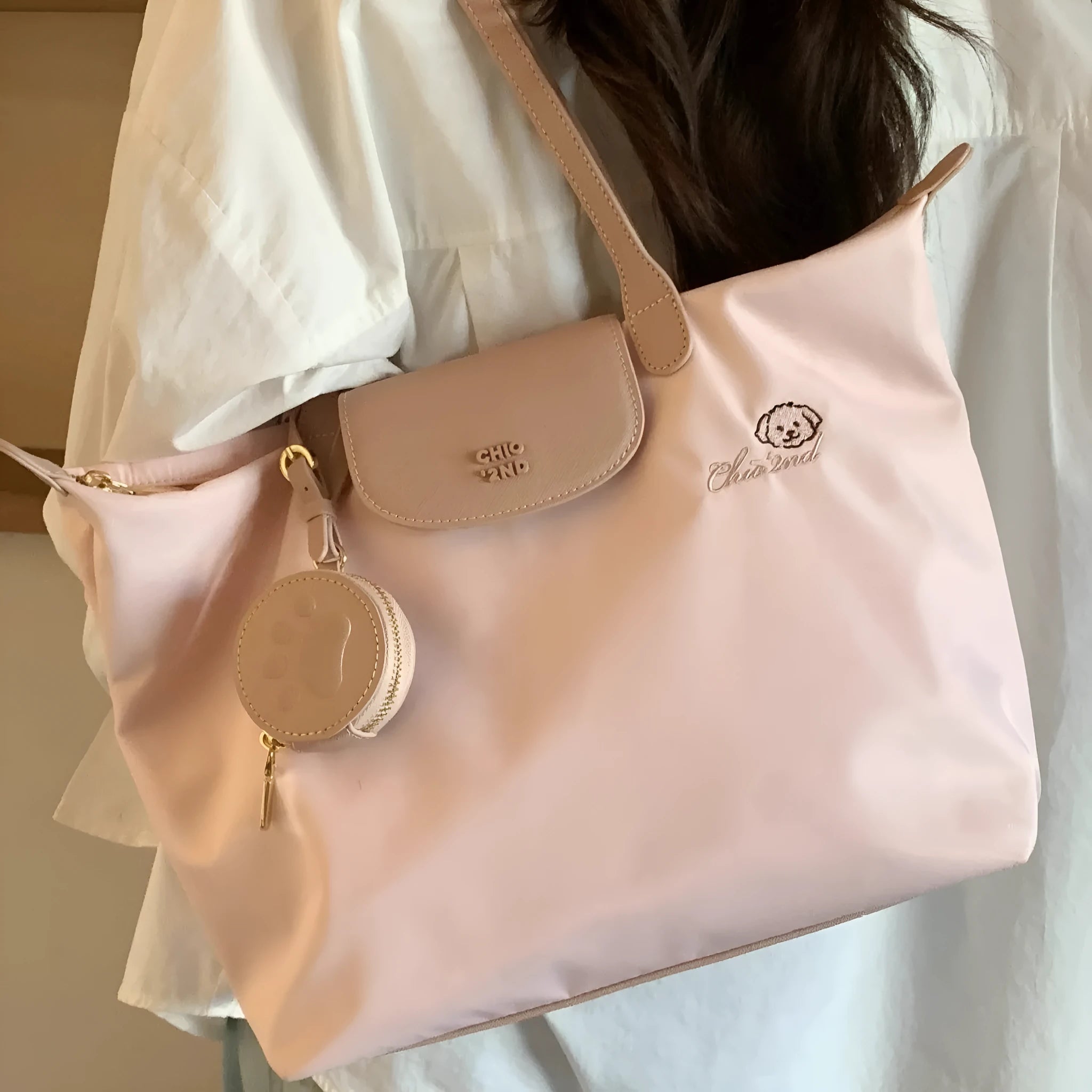 Oxford cloth tote bag in pink with sandwich pocket design and shoulder strap