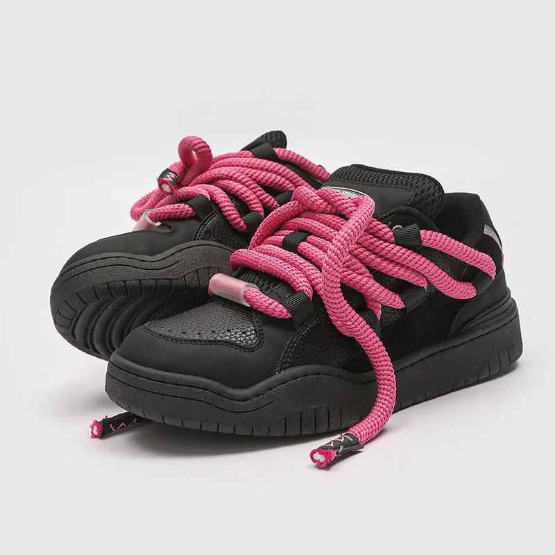 Casual low-top unisex shoes in solid colours with thick flat rubber sole and lace-up front