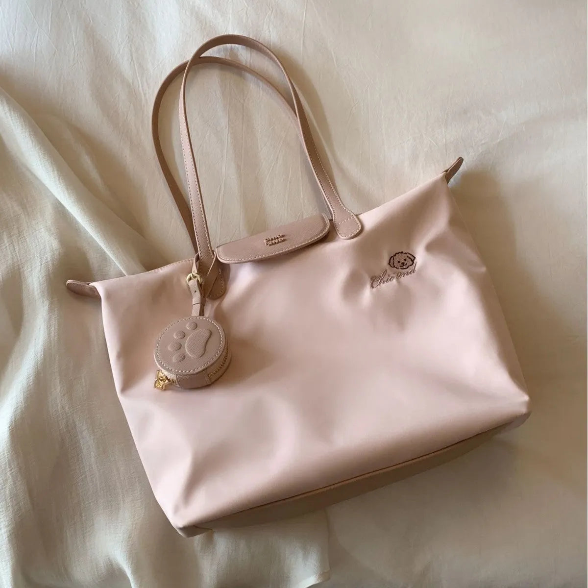 Oxford cloth tote bag in pink with sandwich pocket design and shoulder strap