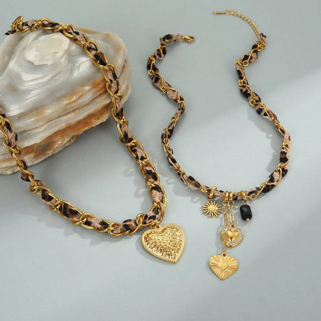 Stainless steel necklace with geometric leopard love pendant on 41-50cm chain, 18K electroplated finish