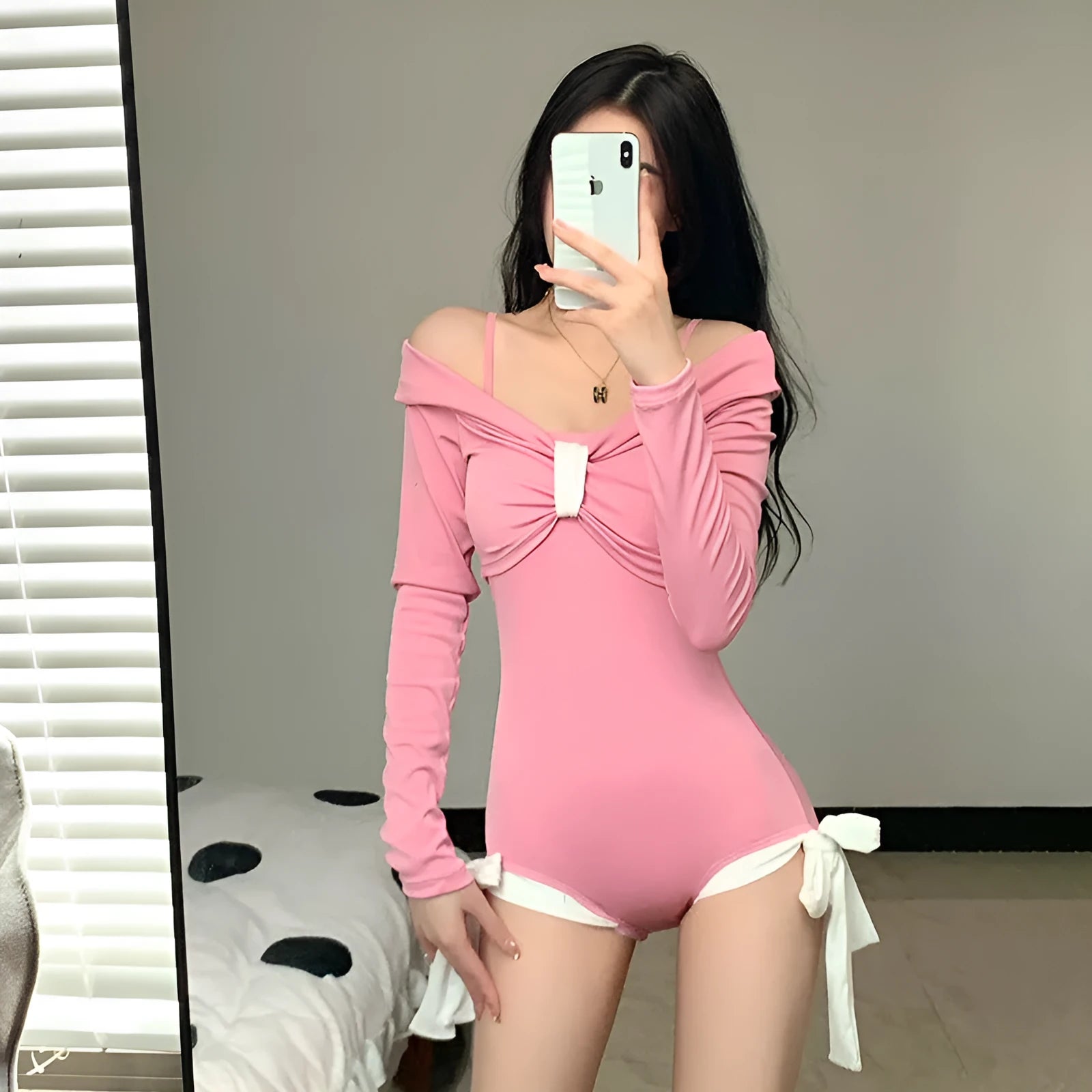 Women's long sleeve one-piece swimsuit in polyester fabric, pink and black colour options