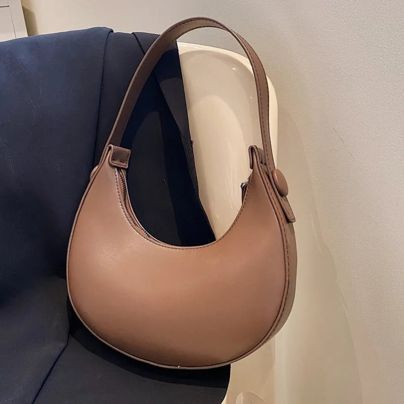 Women's retro dumpling-shaped shoulder bag in PU leather with zipper compartment interior