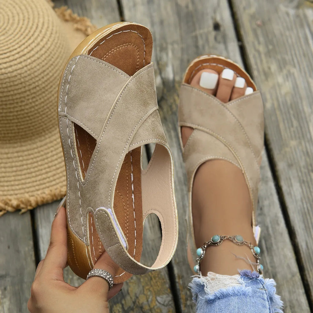 Roman sandals with platform sole and Velcro fastening in earth tone colours