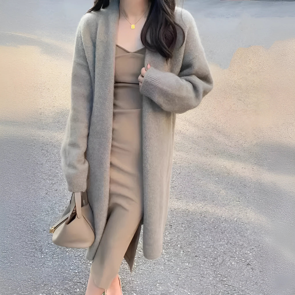 Women's mid-length V-neck knitted cardigan in loose fit with long sleeves