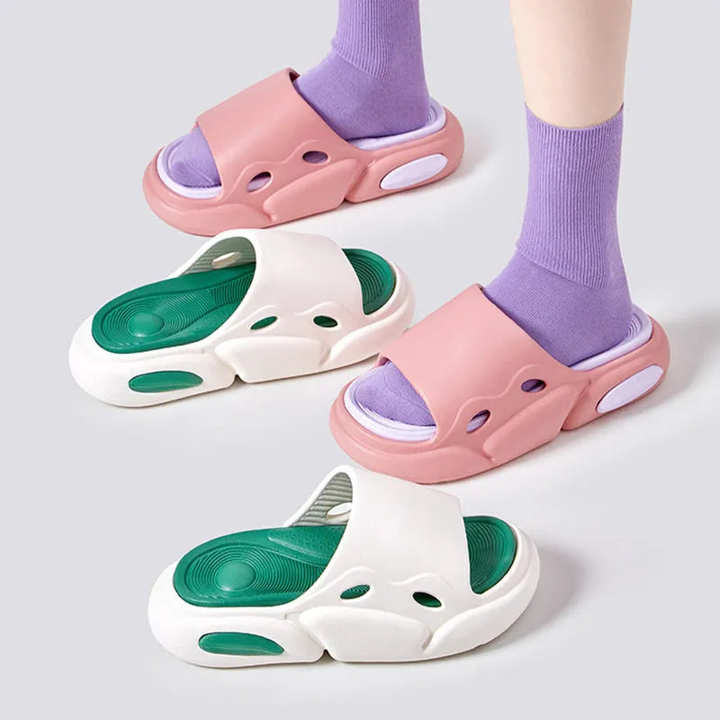 Two-colour thick-soled EVA foam slippers with leather lining in black and white design