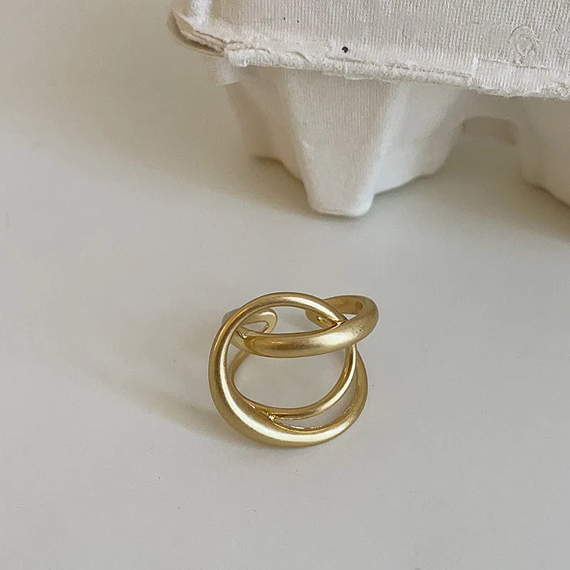 3D interlaced geometric open ring for women in matte metal with gold electroplating