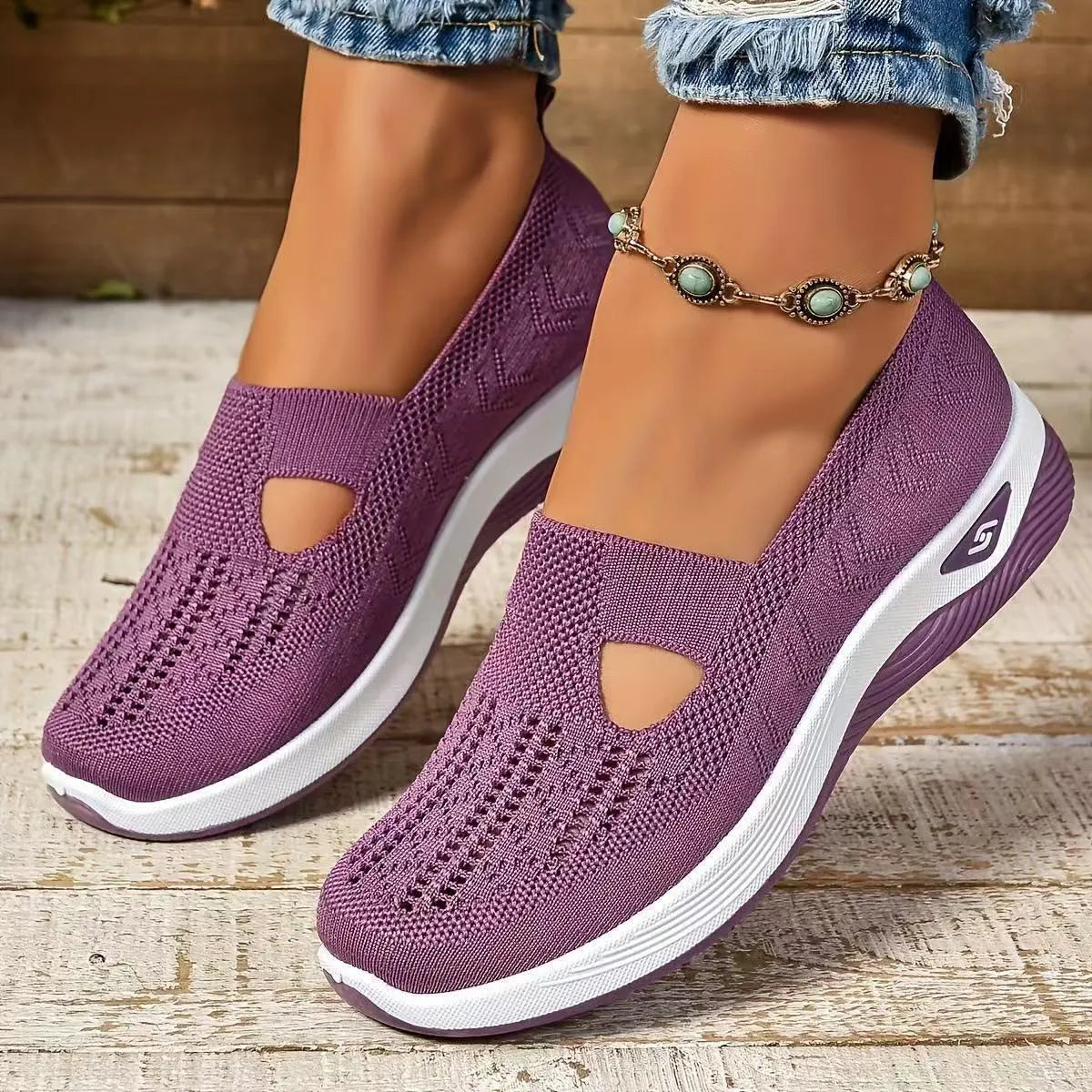 Soft-bottom casual mesh shoes with T-strap in multiple colours on a flat heel and round toe.