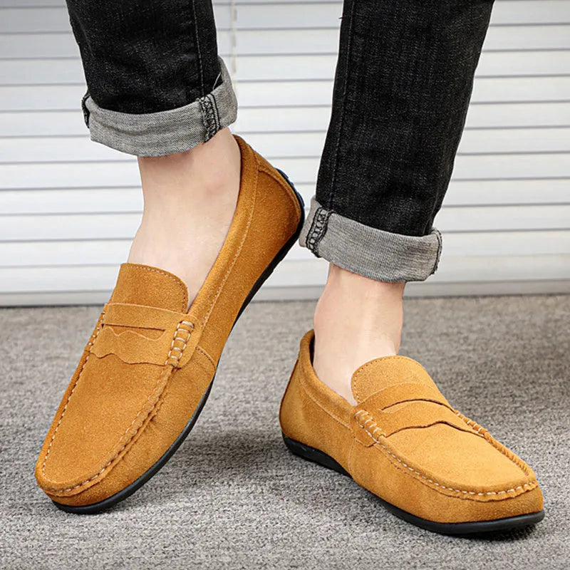 Men's solid-colour suede loafers with a round toe and flat rubber sole.
