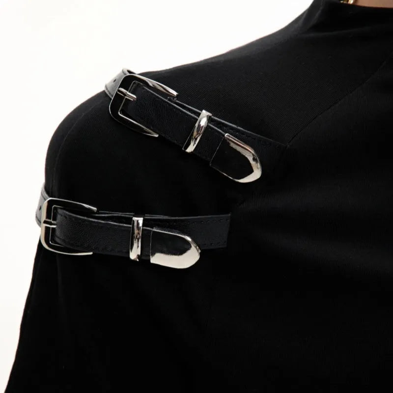 Men's slim fit cotton T-shirt with metal belt collar design in white or black colour