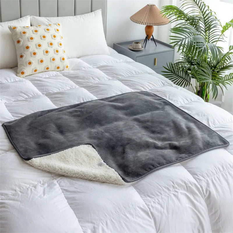 Lambswool waterproof pet blanket duvet in gray 75x100cm on a sofa