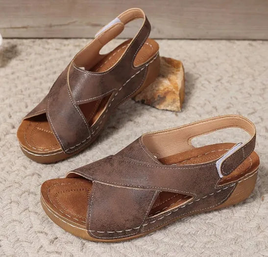 Roman sandals with platform sole and Velcro fastening in earth tone colours