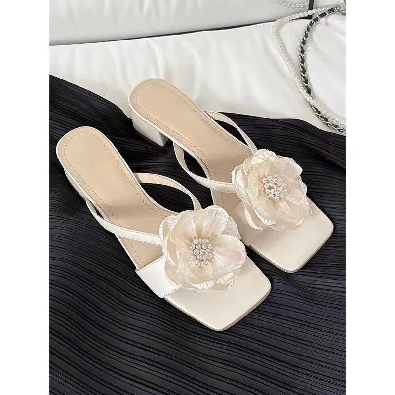 Women's Korean-style sandals with square toe and chunky heel in satin material, cream-white colour option