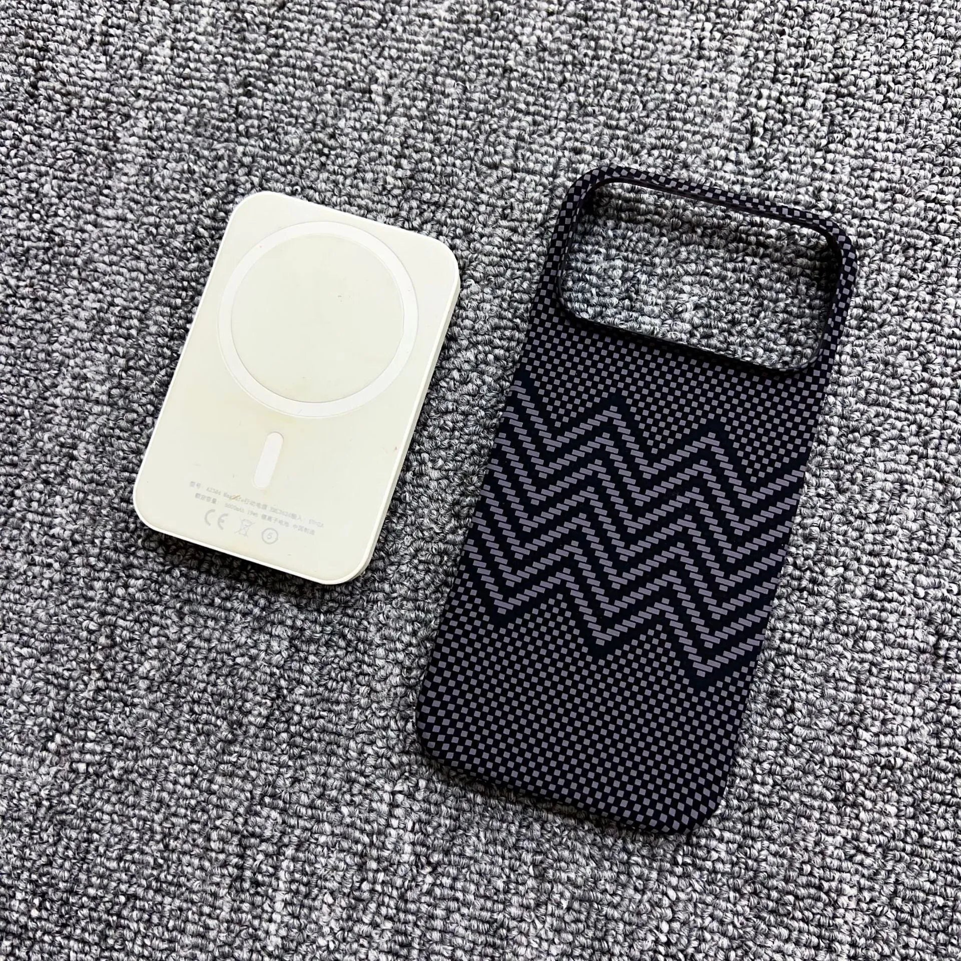 Carbon fiber kevlar magnetic gradient phone case for iPhone 17 Pro Max with plaid pattern in Sunset Gold.
