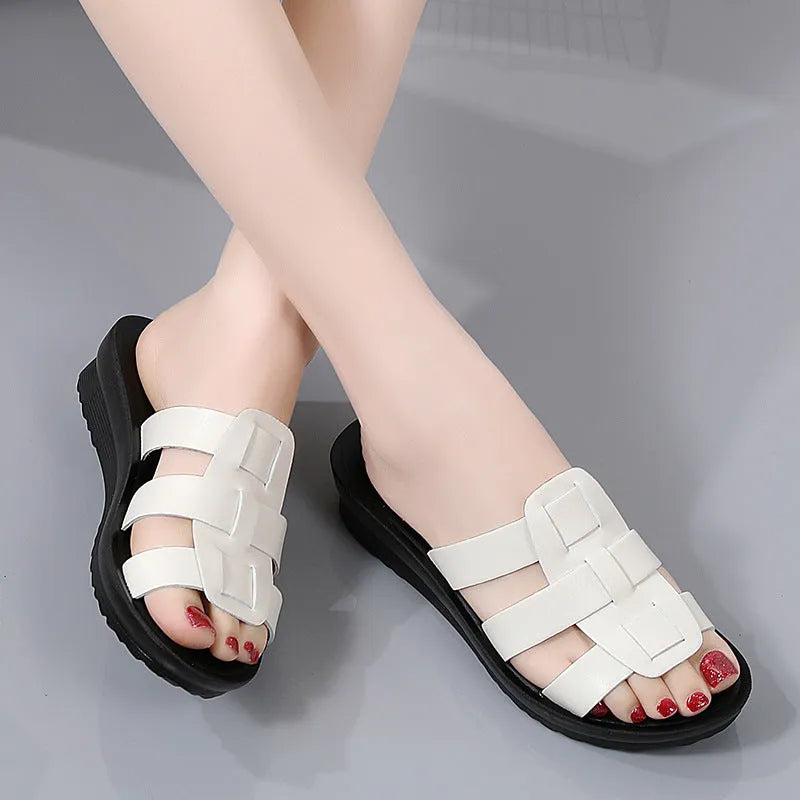 Women's flat bottom slippers in beige with soft sole and breathable viscose upper