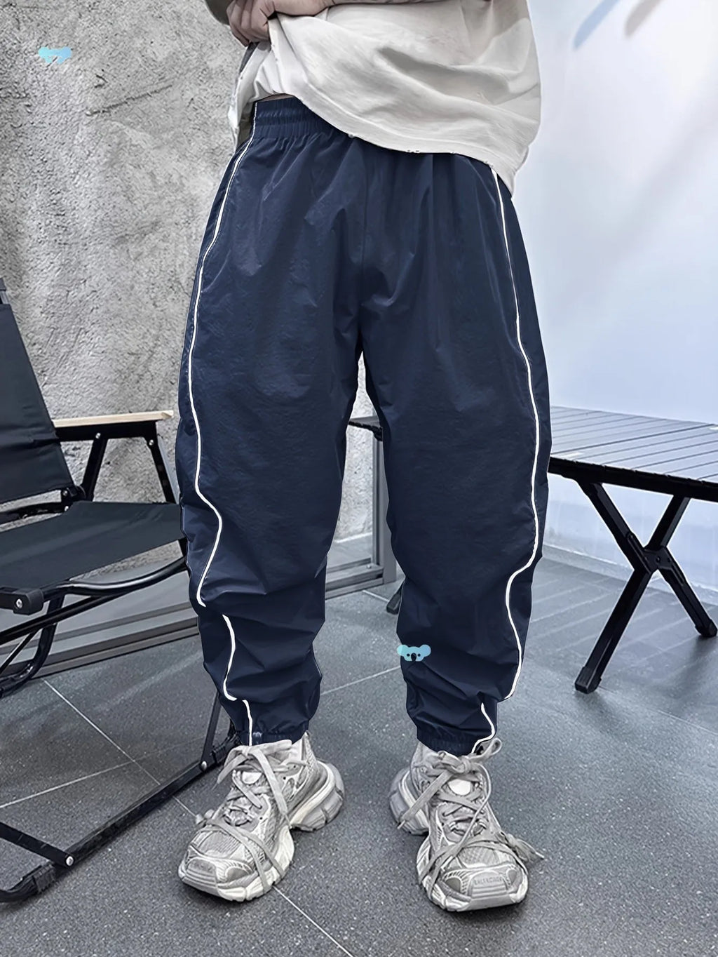 Men's loose-fit cropped casual trousers in bamboo fibre, shown in Army Green colour.