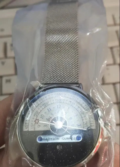 Men's gold and silver sports watch with 40mm round dial, alloy case, and stainless steel bracelet