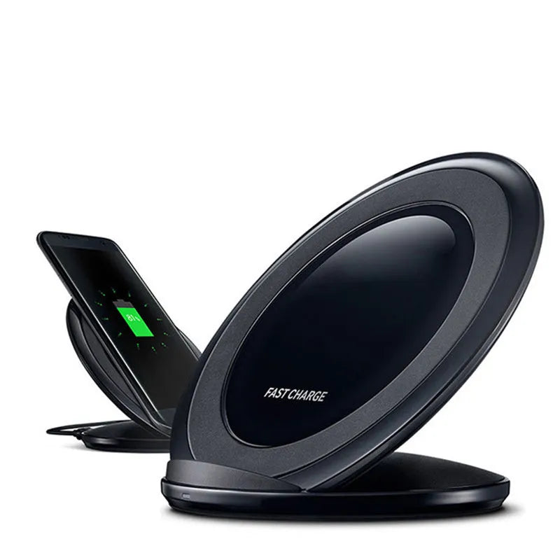 Black Qi wireless fast charging pad for Samsung Galaxy Note Edge on a desk next to a USB cable.