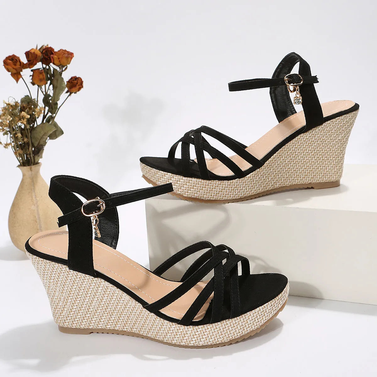 Women's wedge sandals with fish mouth toe bracket in black and beige colours