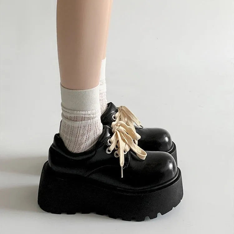 Matte black women's platform shoes with lace-up closure and 6-8cm block heel
