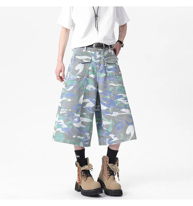 Camouflage pattern cotton denim cropped trousers with straight leg and zipper fly opening