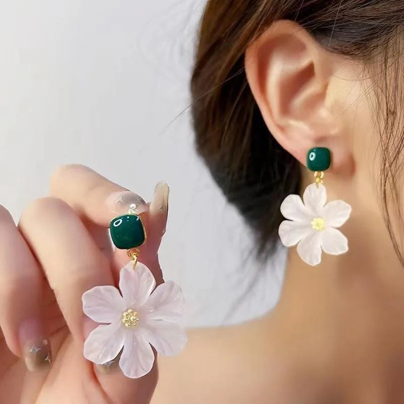 Dark green and silver alloy needle flower sweet earrings for women