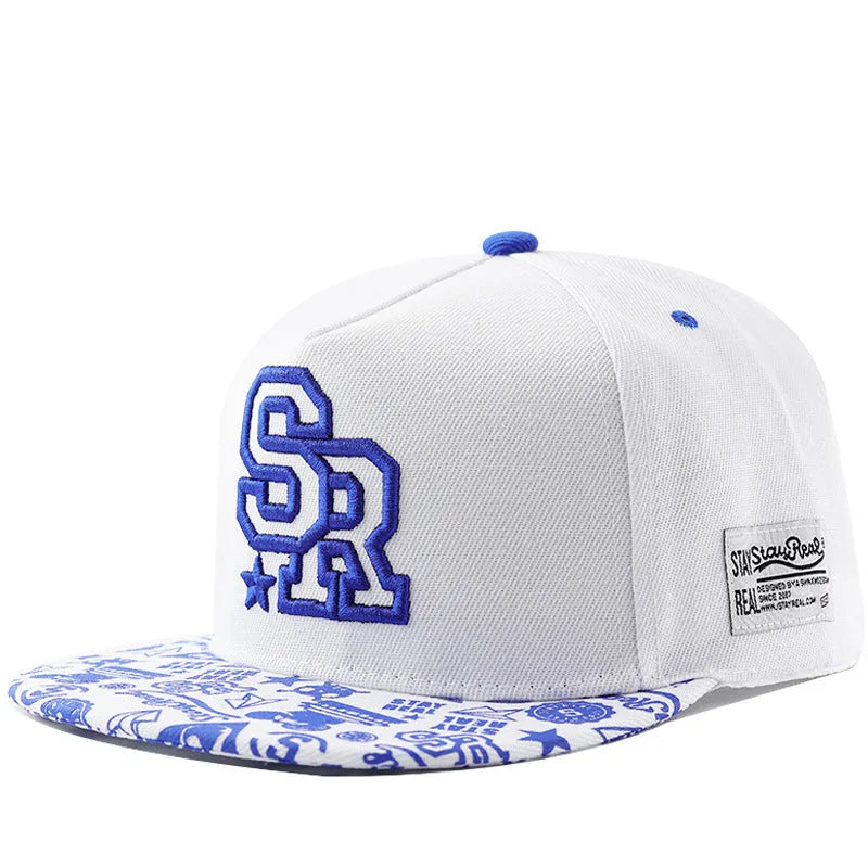 Cotton baseball cap with embroidered letters, adjustable sizing, in black or white colour