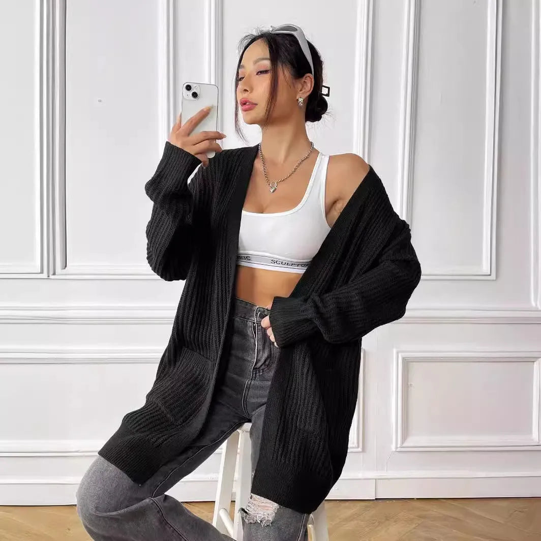 Women's double pocket cardigan in acrylic fabric showing loose fit and 65cm length